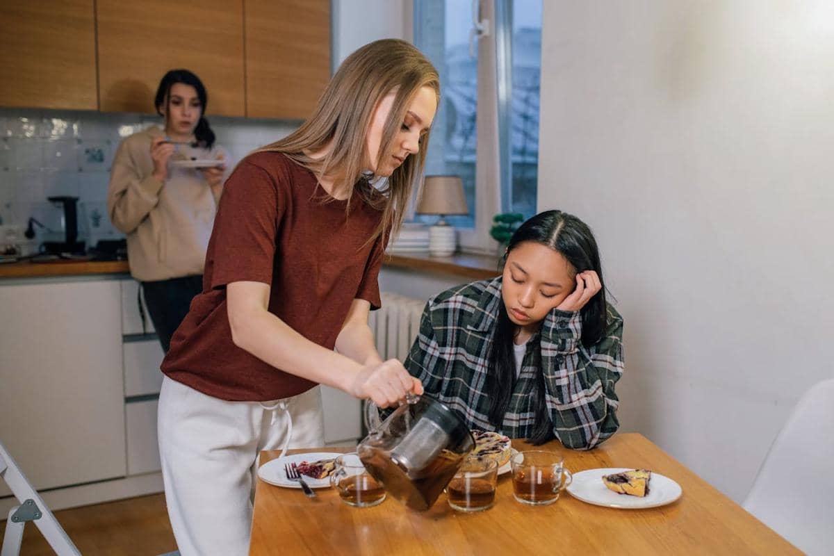 ilustrasi sahabat ngobrol