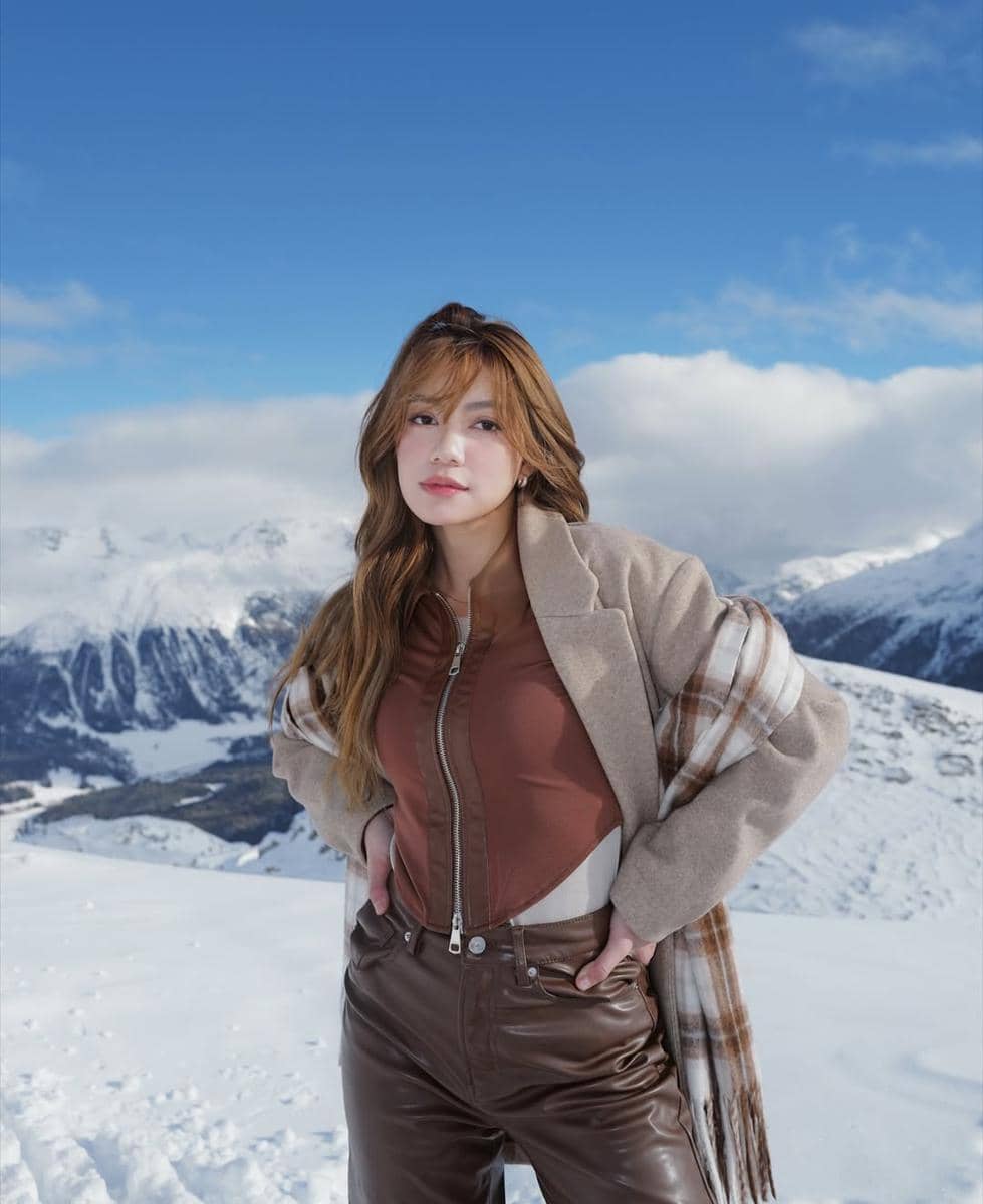 Regina Phoenix saat ke Kota Saint Moritz