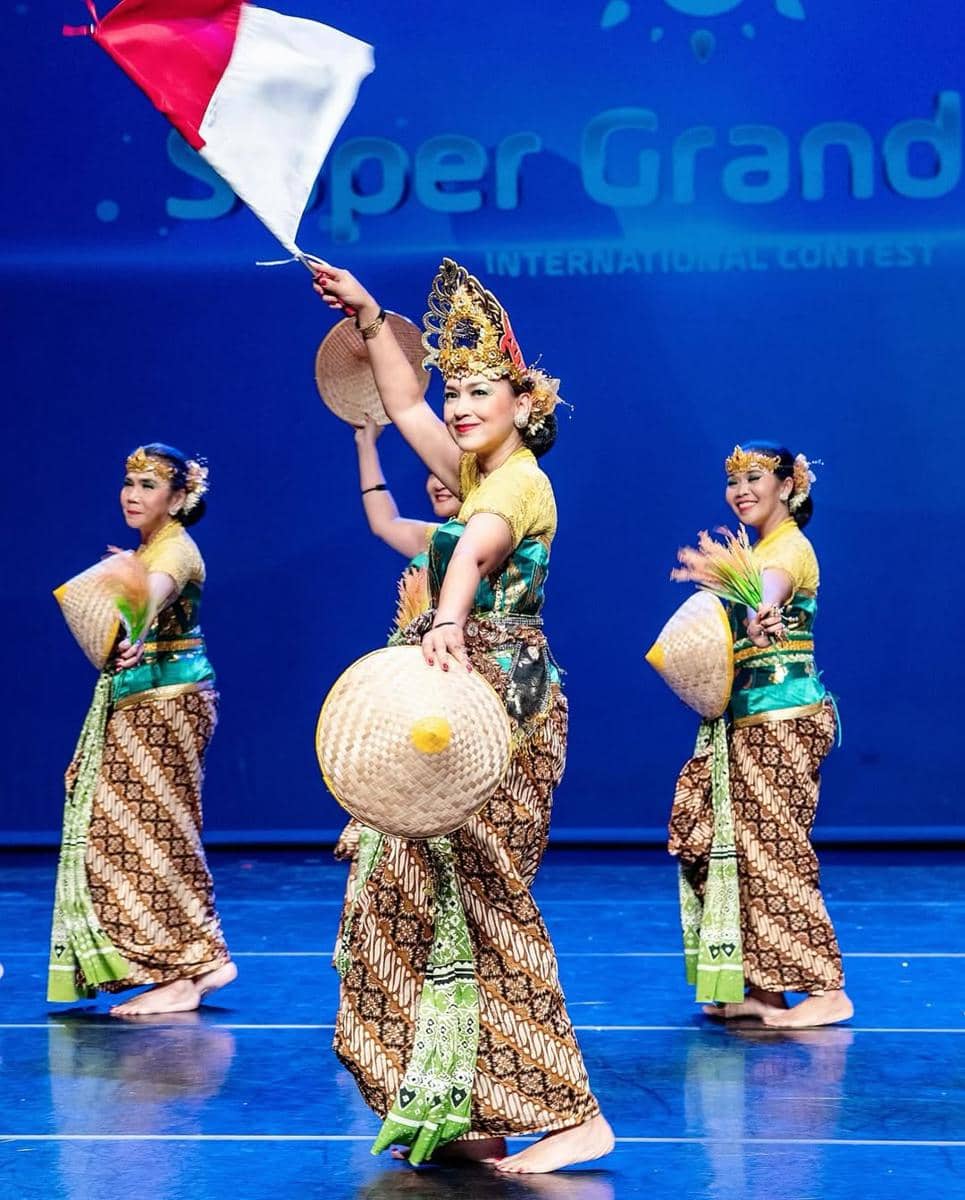 Ira Wibowo tampil menari di Barcelona