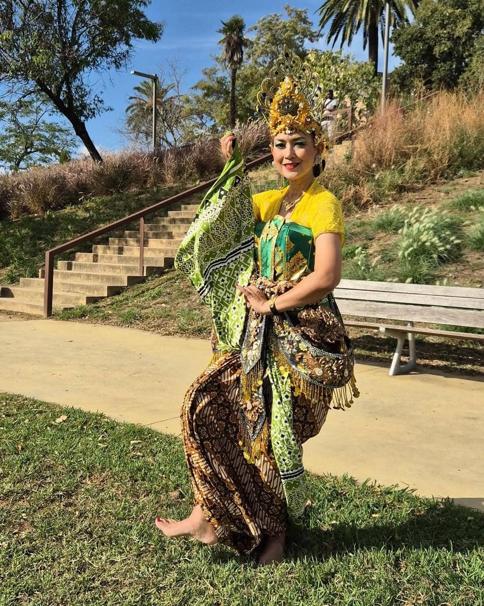 Ira Wibowo tampil menari di Barcelona