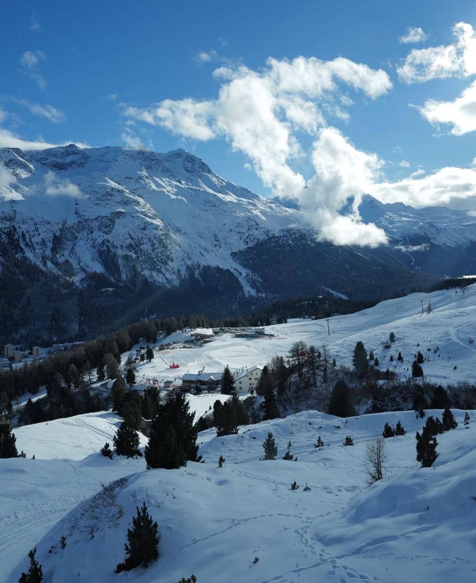 Regina Phoenix saat ke Kota Saint Moritz