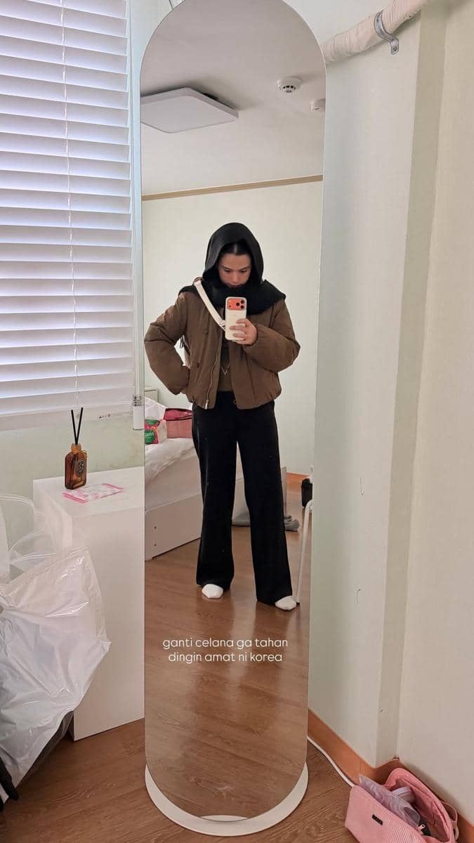 Audi Marissa liburan di Korea Selatan saat musim dingin. 