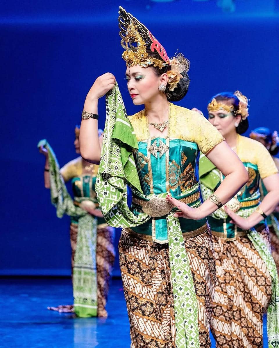 Ira Wibowo tampil menari di Barcelona