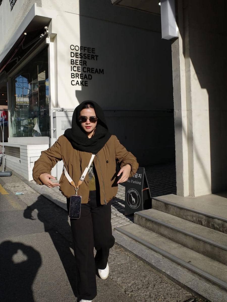 Audi Marissa liburan di Korea Selatan saat musim dingin. 