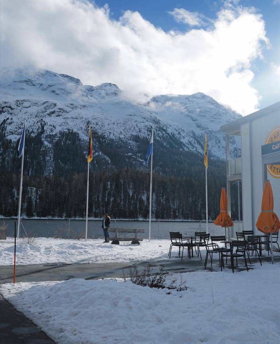 Regina Phoenix saat ke Kota Saint Moritz