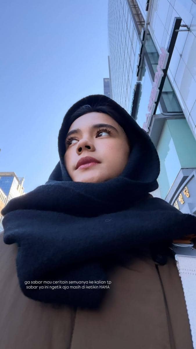 Audi Marissa liburan di Korea Selatan saat musim dingin. 