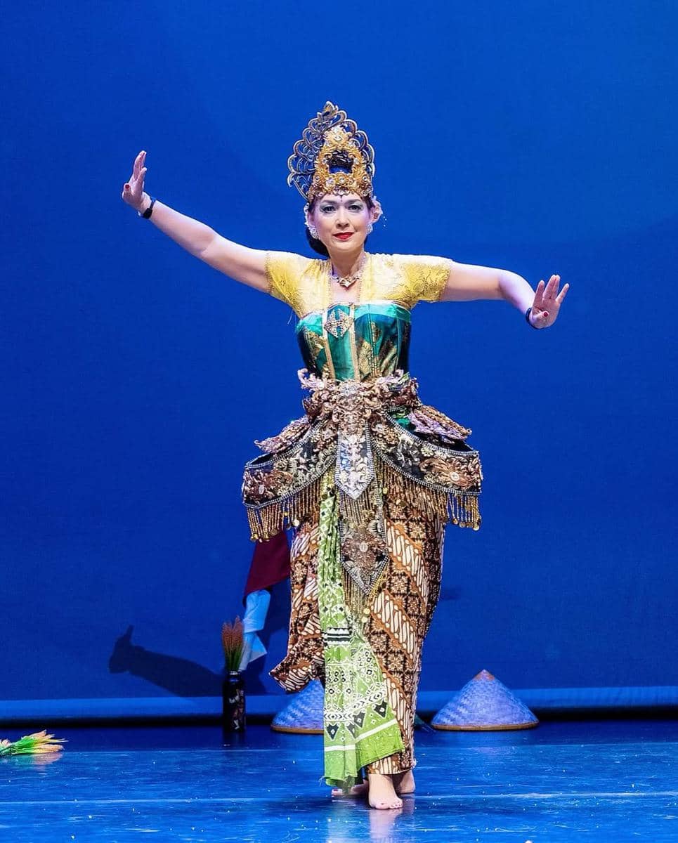 Ira Wibowo tampil menari di Barcelona