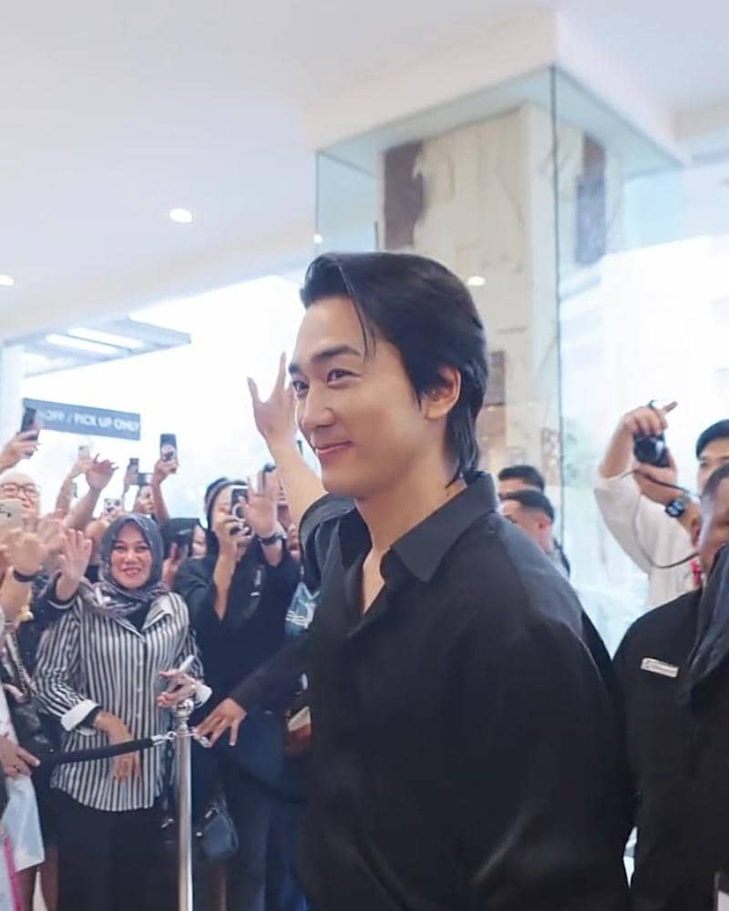 potret Song Seung Heon perdana ke Jakarta