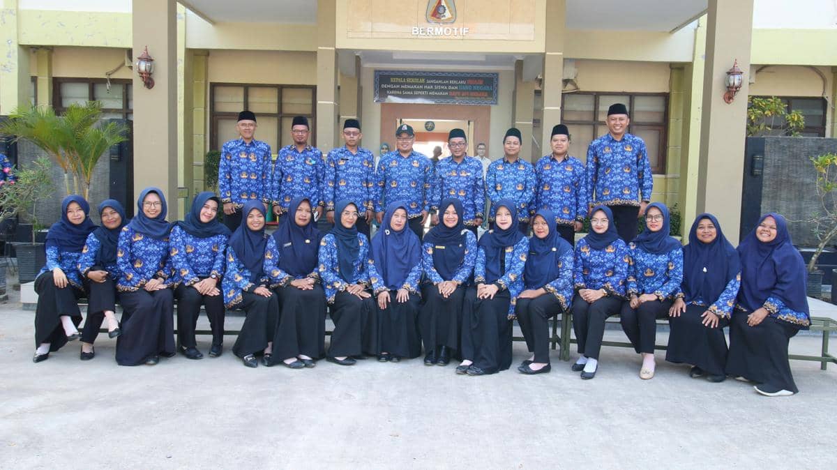 guru PNS sedang foto bersama