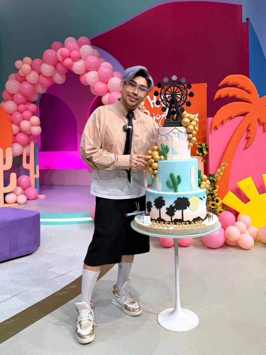 ulang tahun ke-45 Caren Delano