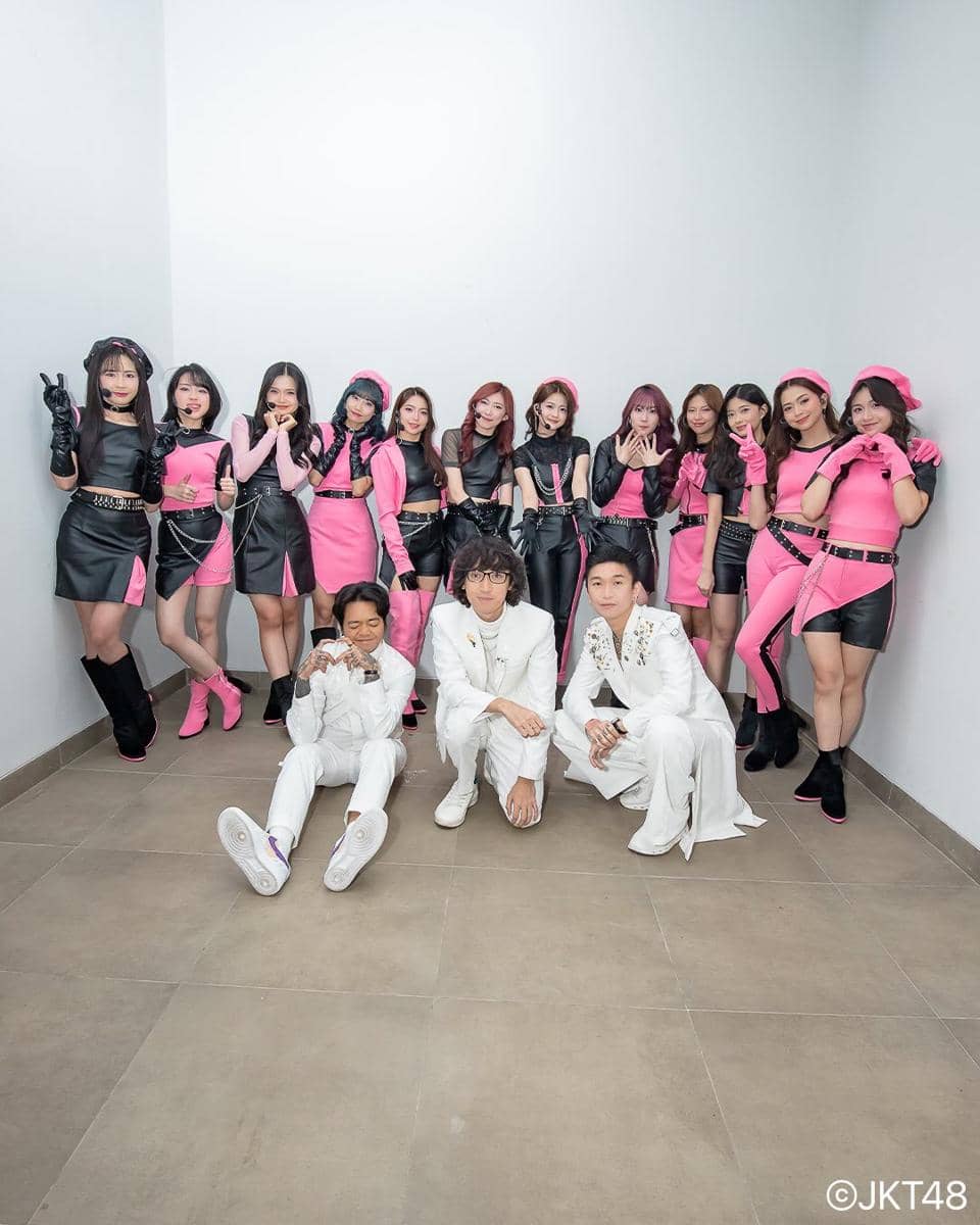 Member JKT48 dan Weird Genius