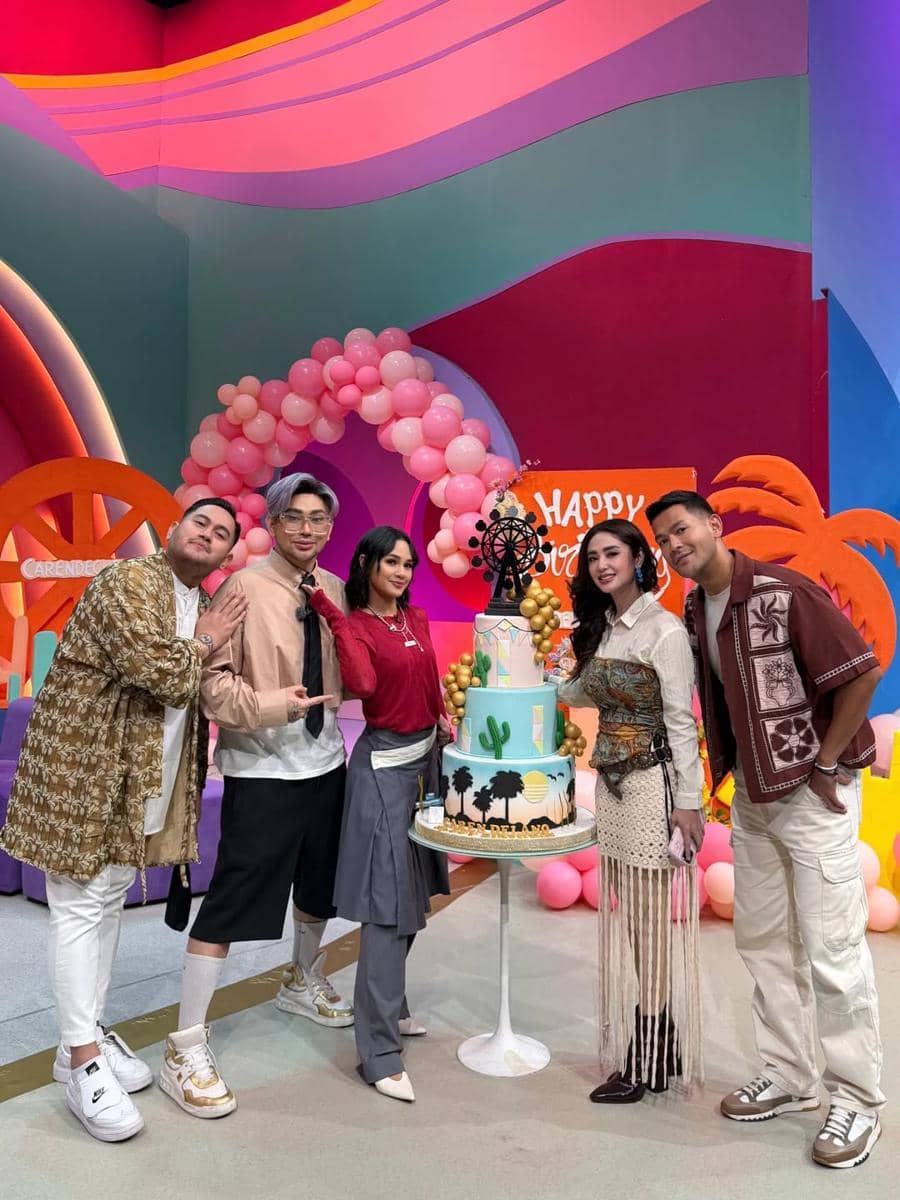 ulang tahun ke-45 Caren Delano