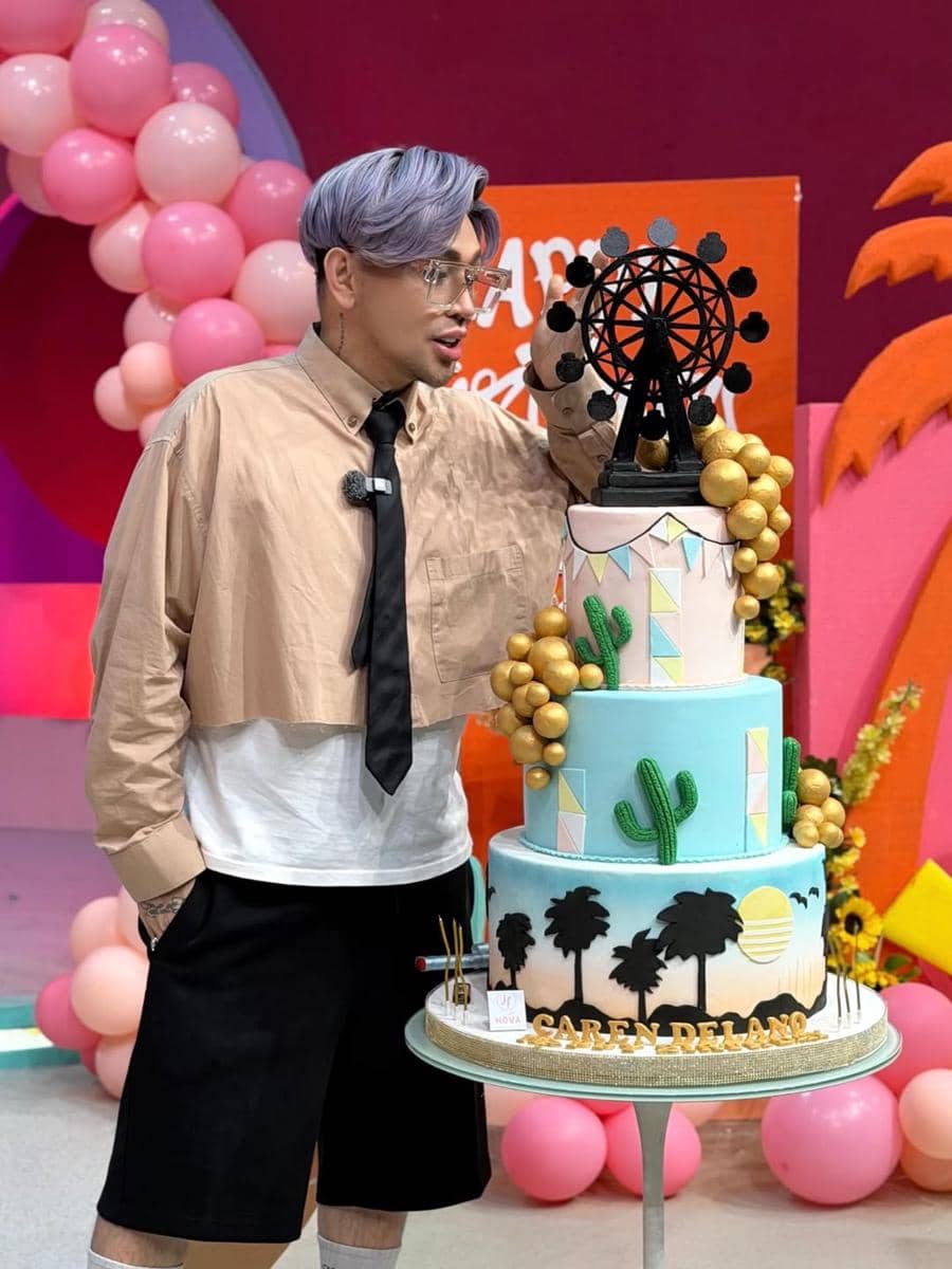 ulang tahun ke-45 Caren Delano