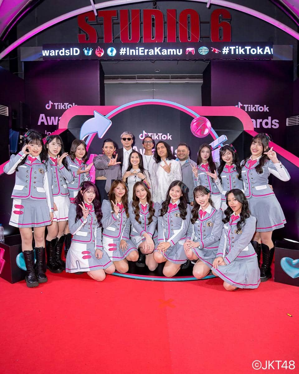 Member JKT48 dan Barasuara