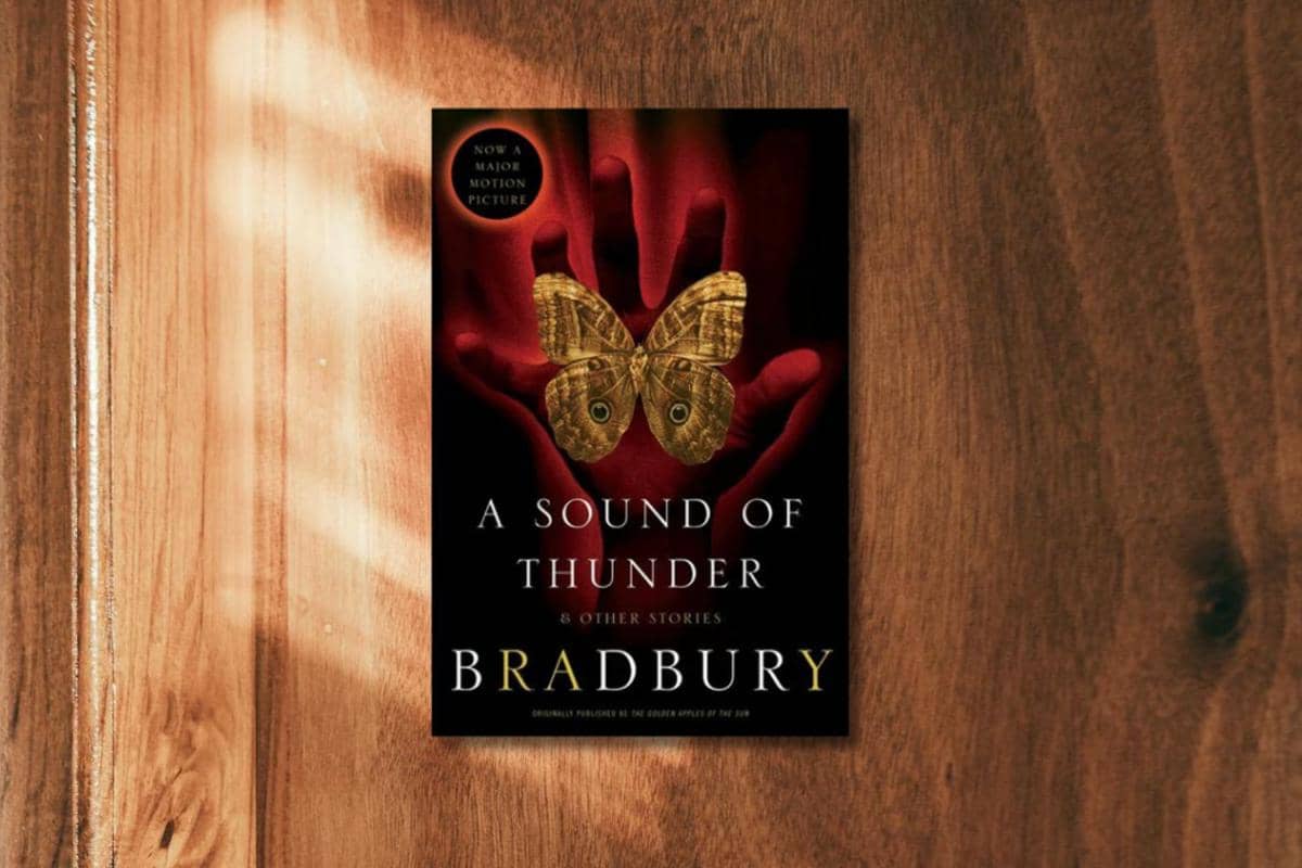 A Sound of Thunder karya Ray Bradbury.