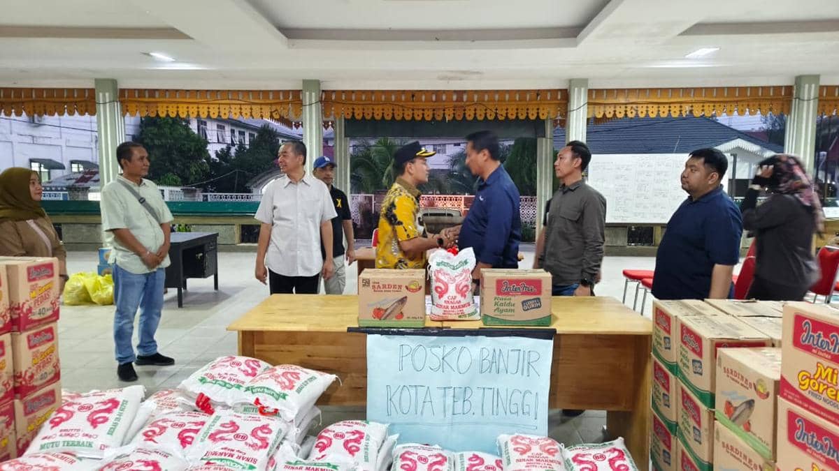Inalum menyalurkan bantuan dari BUMN untuk para korban banjir Sumut (dok.Inalum)