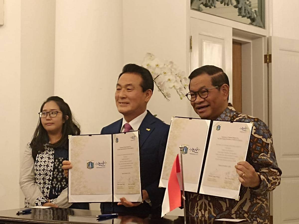 Pramono resmikan penataan dan penamaan kembali Kampung Tanah Merah menjadi Kampung Tanah Harapan