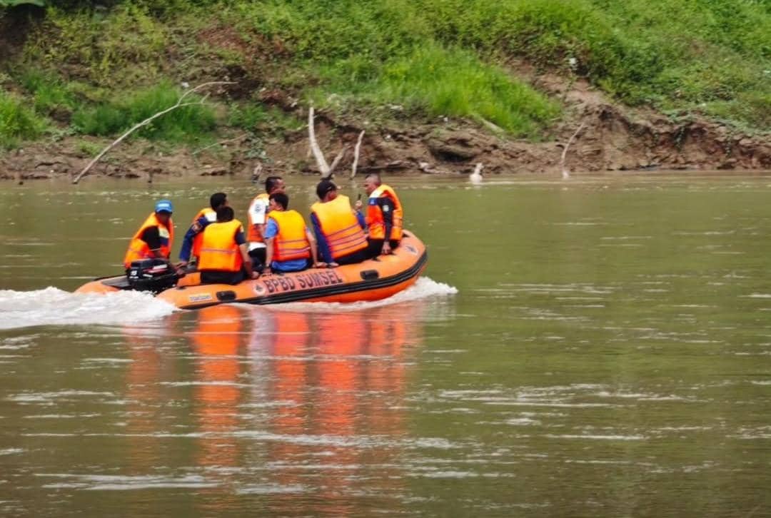 Proses upaya pencarian bocah 5 tahun di Prabumulih. (Instagram Prabumulih_viral)