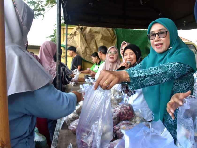 Bazar Pasar Murah di Lapangan Iringmulyo Kota Metro
