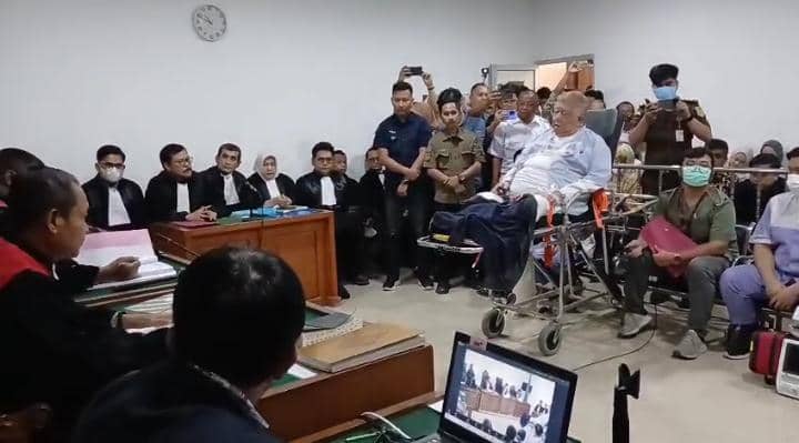 Sidang perdana Haji Halim di PN Palembang.