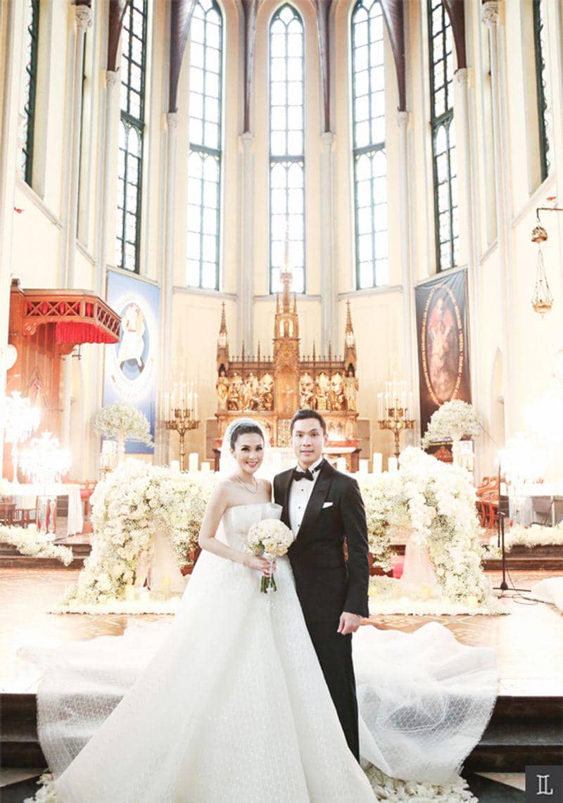 Potret pernikahan Sandra Dewi dan Harvey Moeis di Katedral Jakarta
