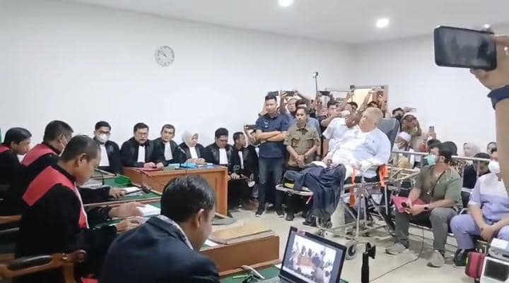 Sidang perdana Haji Halim di PN Palembang.