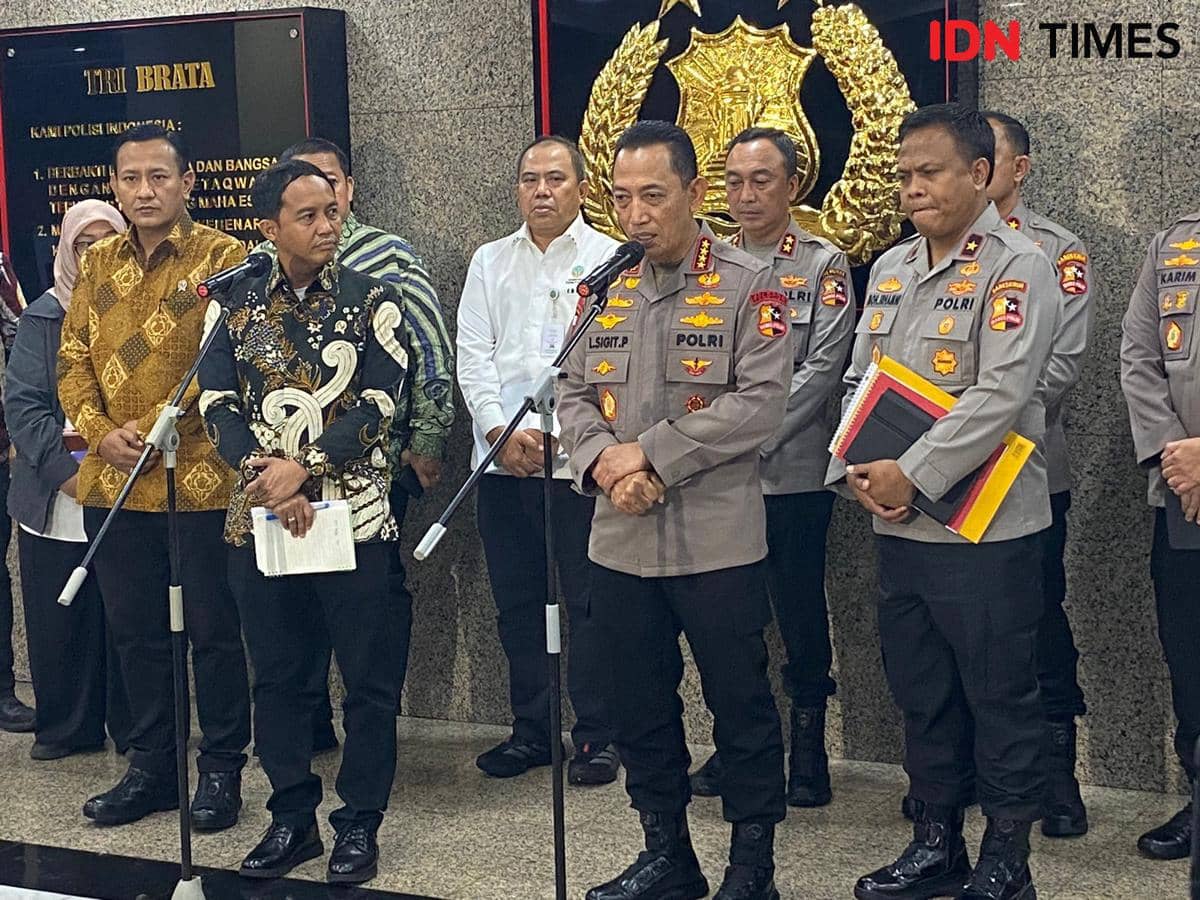 Kapolri Jenderal Pol Listyo Sigit dan Menteri Kehutanan Raja Juli Antoni. (IDN Times/Irfan Fathurohman). 