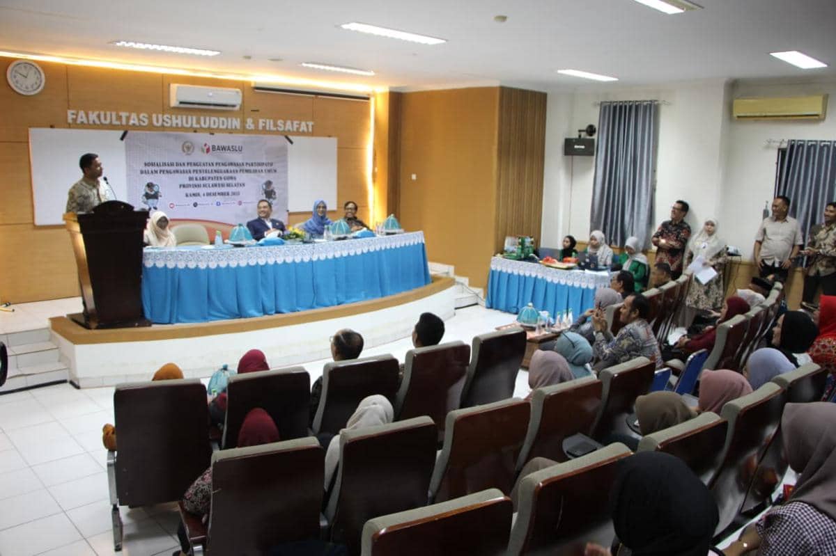 Bawaslu menggelar kuliah umum bertema penguatan pengawasan partisipatif di Fakultas Ushuluddin UIN Alauddin Makassar, Kamis (4/11/2025). (dok. Bawaslu Sulsel)