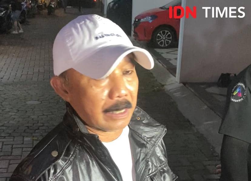 potret Opie Kumis melayat ke rumah duka Epy Kusnandar 
