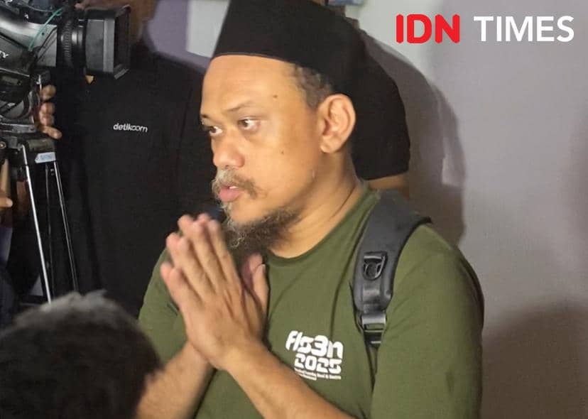 potret Boy Idrus melayat ke rumah duka Epy Kusnandar 