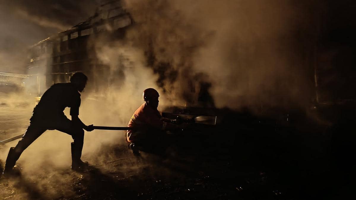 Truk yang terbakar di Tol Bakauheni.