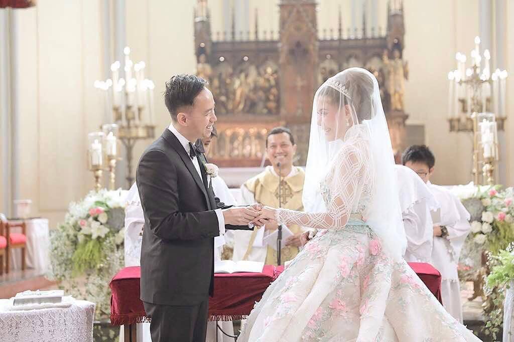 Olga Lydia menikah di Katedral pada 2017 bersama Raphael Aris Utama