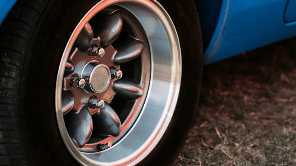 pelek mobil tapak lebar