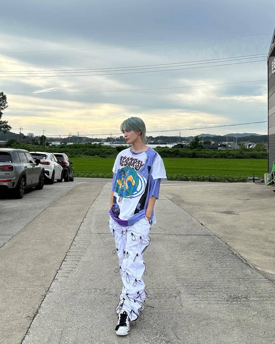 Outfit liburan ala YangYang WayV