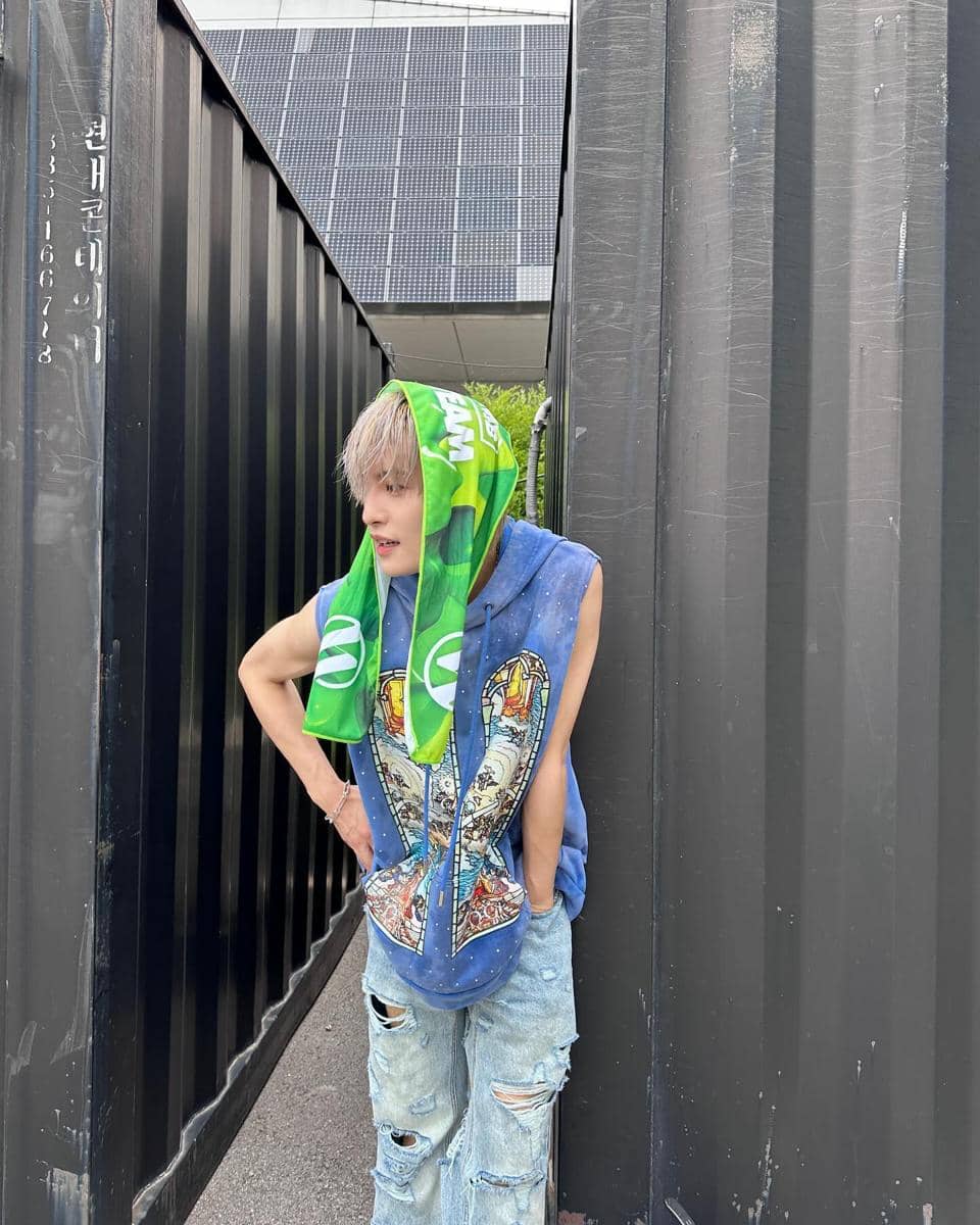 Outfit liburan ala YangYang WayV