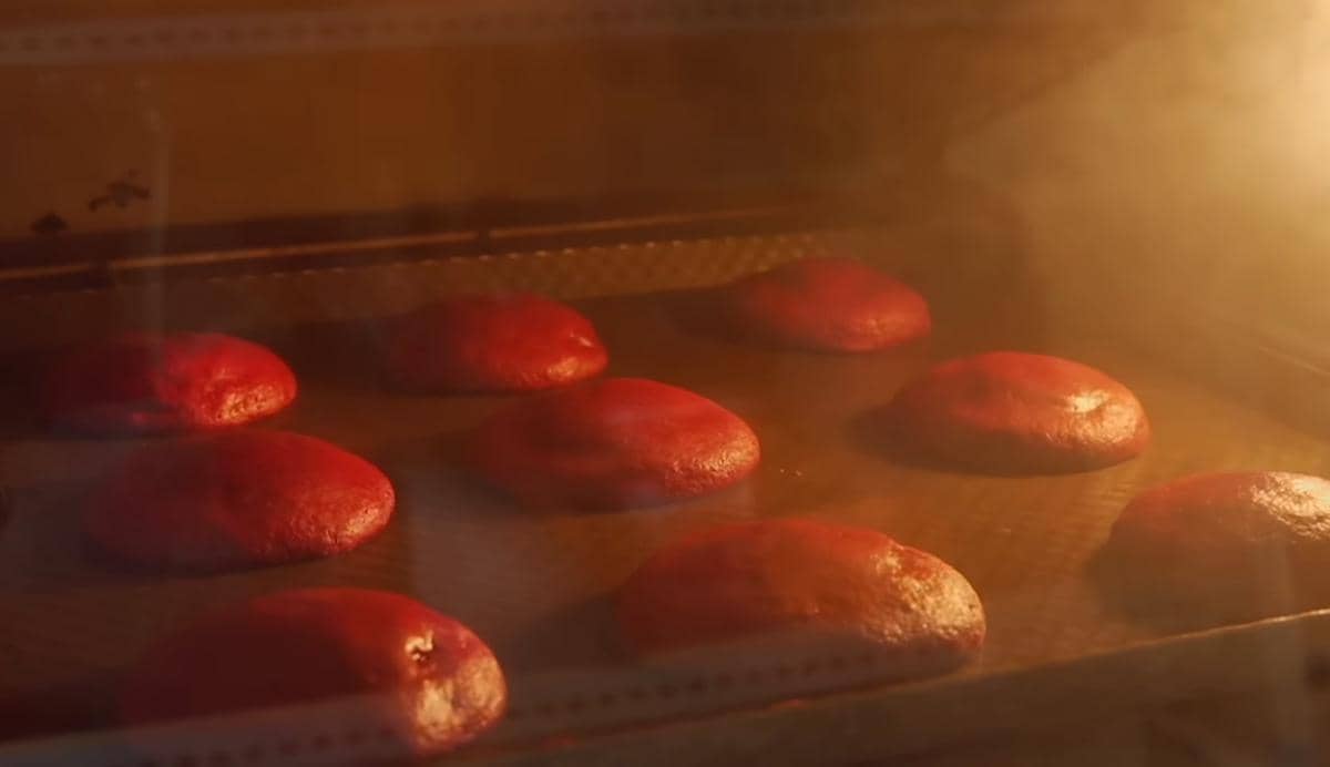 ilustrasi memanggang cookies red velvet