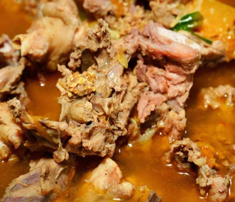 ilustrasi memasak ayam (vecteezy.com/Carlo Locara)