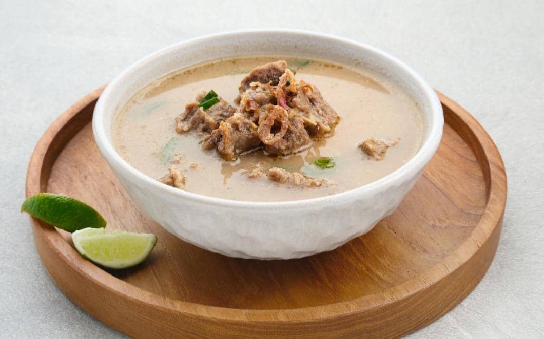 ilustrasi coto makassar (vecteezy.com/Tyas Indayanti)