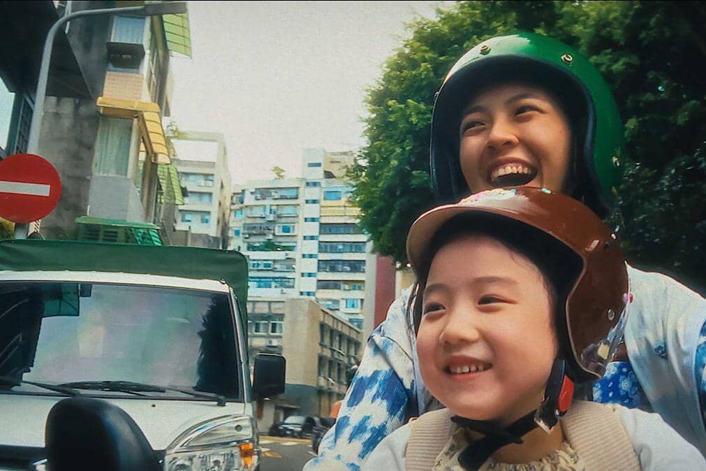 adegan dalam film Left-Handed Girl