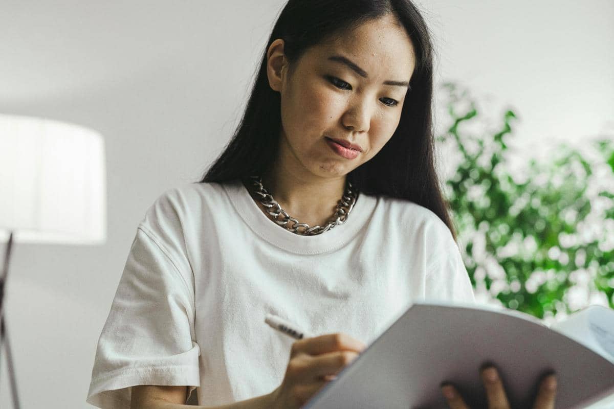 ilustrasi menganalisis jobdesk