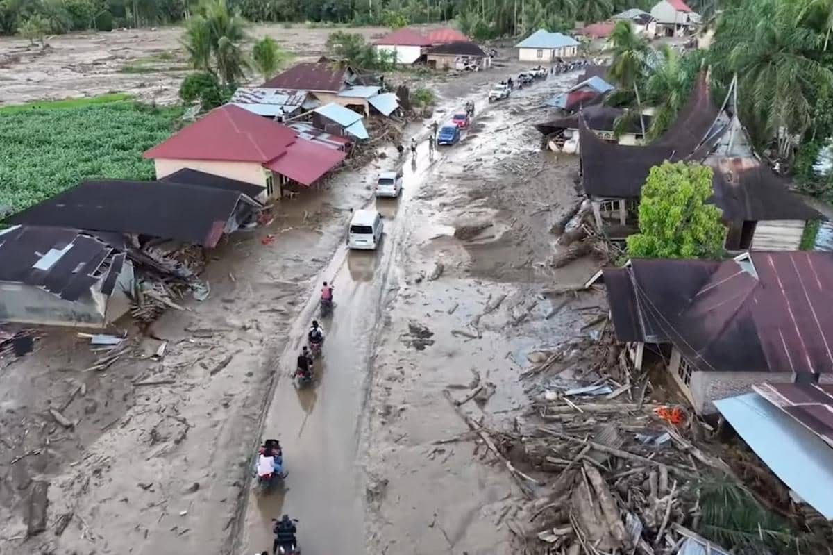 Dampak kerusakan bencana banjir bandang Sumatra Barat