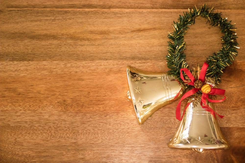 ilustrasi lonceng Natal 