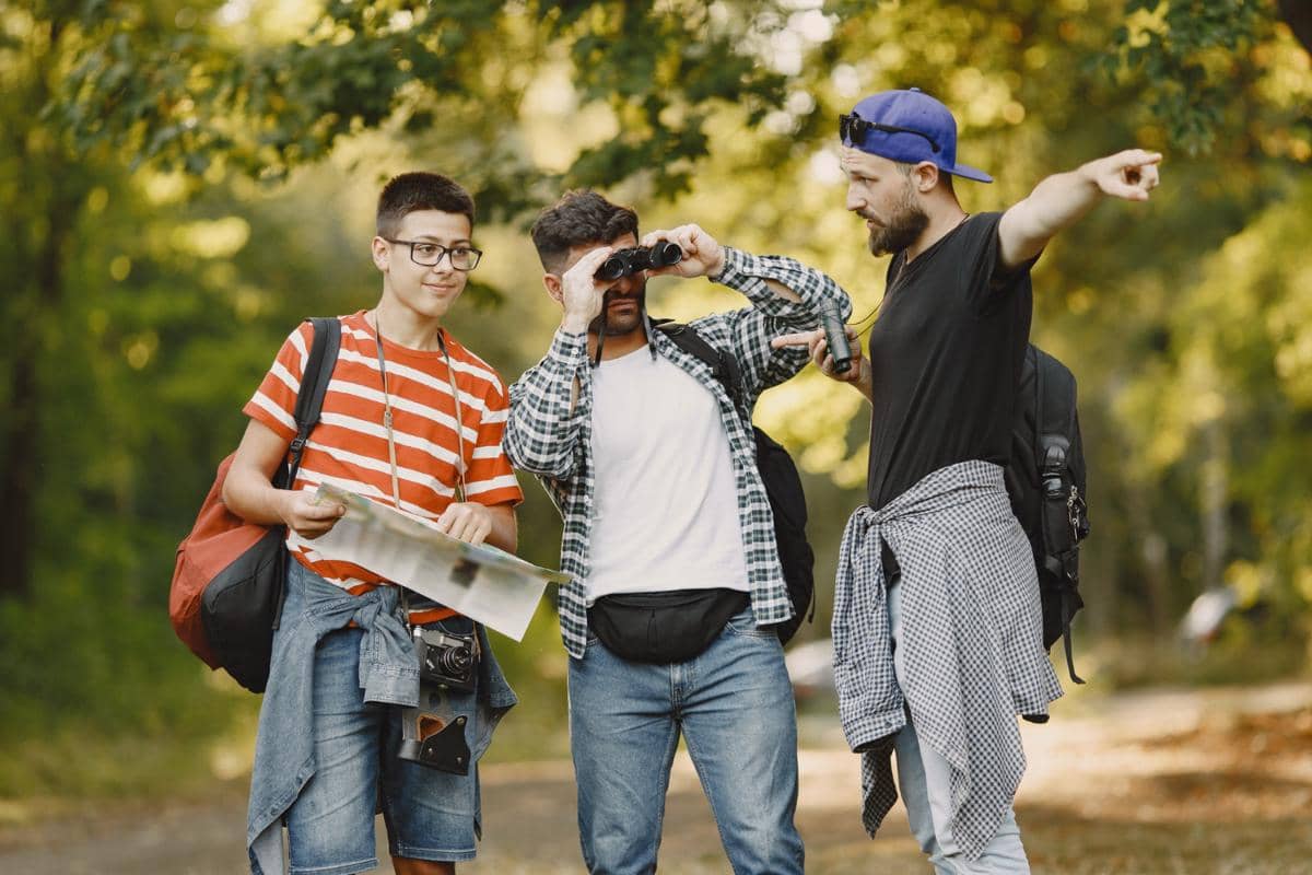 ilustrasi liburan bersama teman