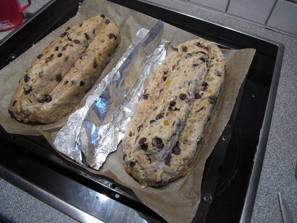 ilustrasi cara membuat stollen bread