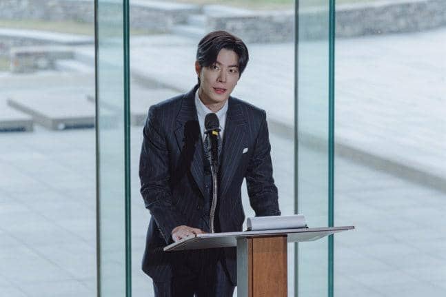 Hong Jong Hyun di Dear X
