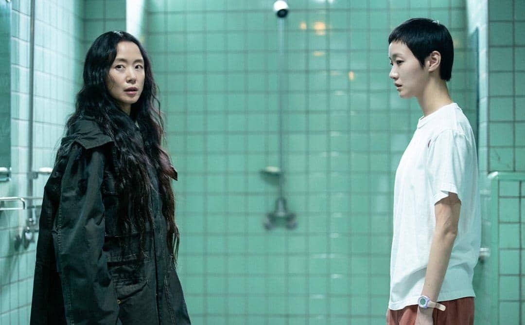 Jeon Do Yeon dan Kim Go Eun di drama The Price of Confession