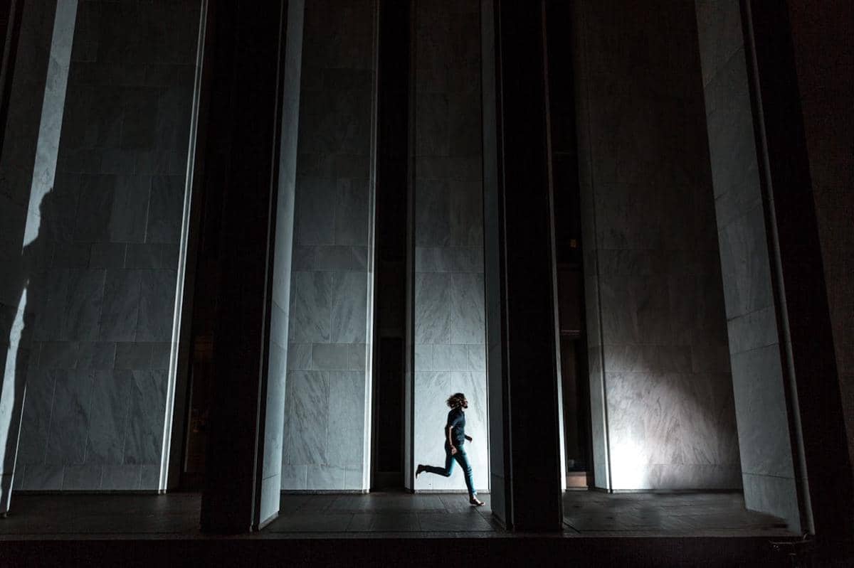 ilustrasi orang sedang berlari