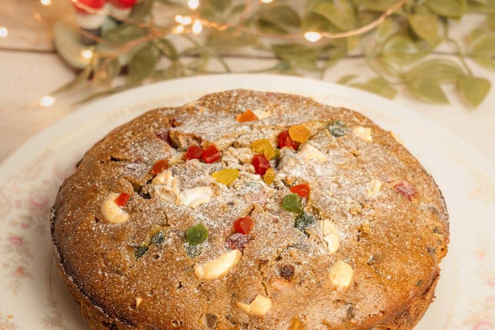 ilustrasi festive christmas fruitcake