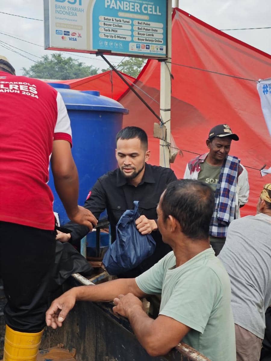 Teuku Wisnu salurkan bantuan bencana ke tiga desa di Aceh.