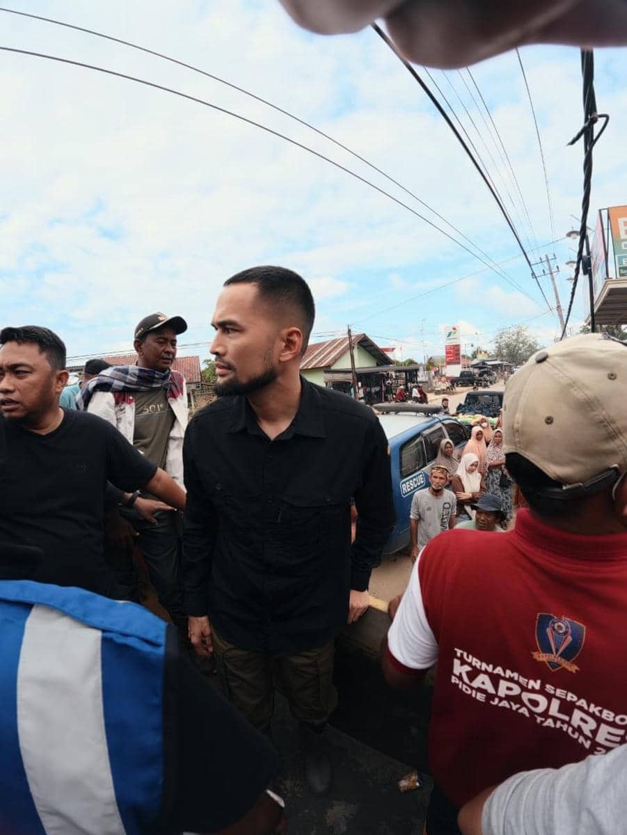 Teuku Wisnu salurkan bantuan bencana ke tiga desa di Aceh.